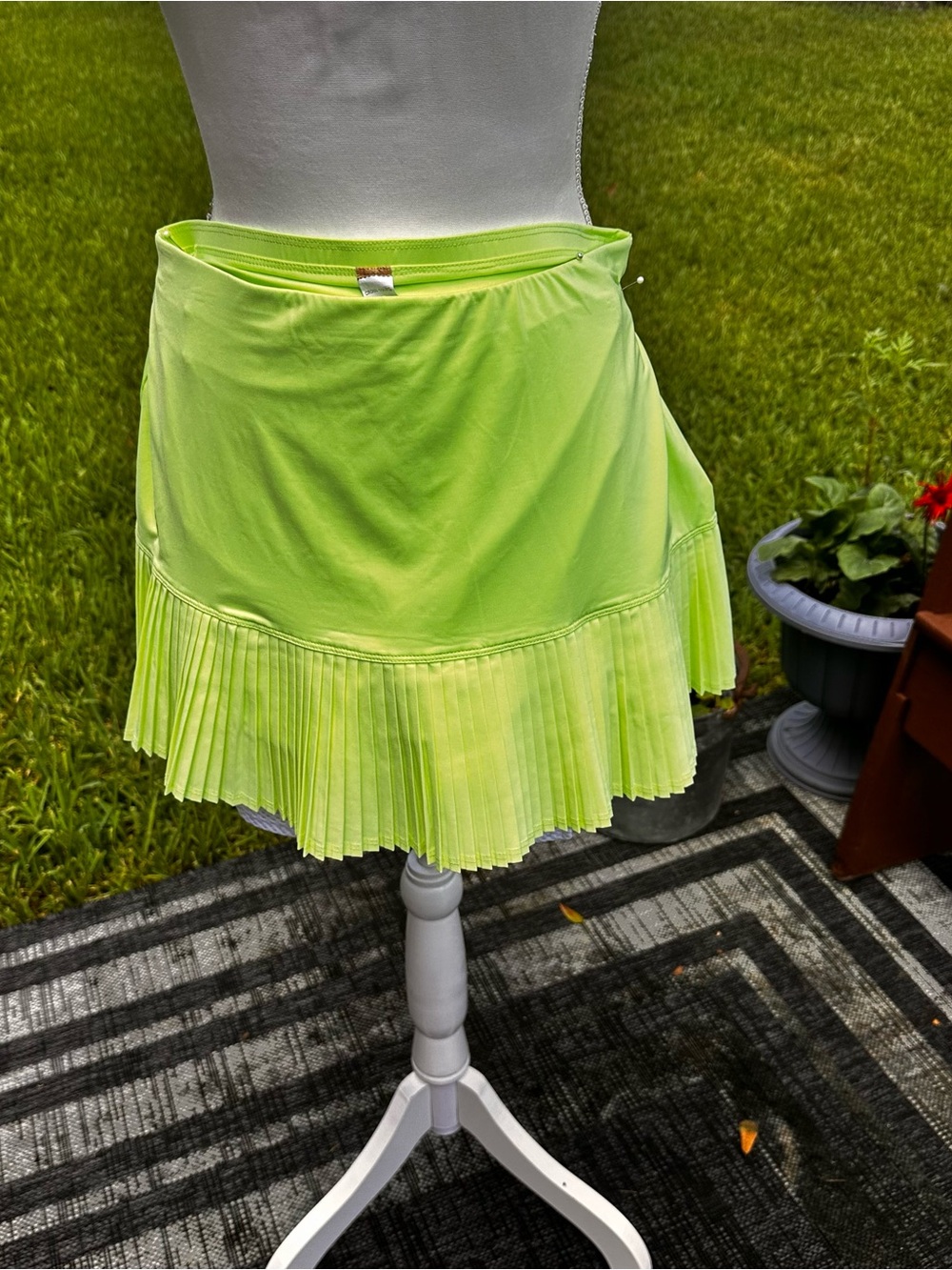 Women’s Pleated Hem Skirt in Neon Lime